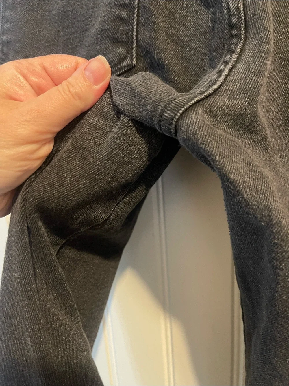Good American Straight-Leg Jeans in Washed Black Good Curve Style